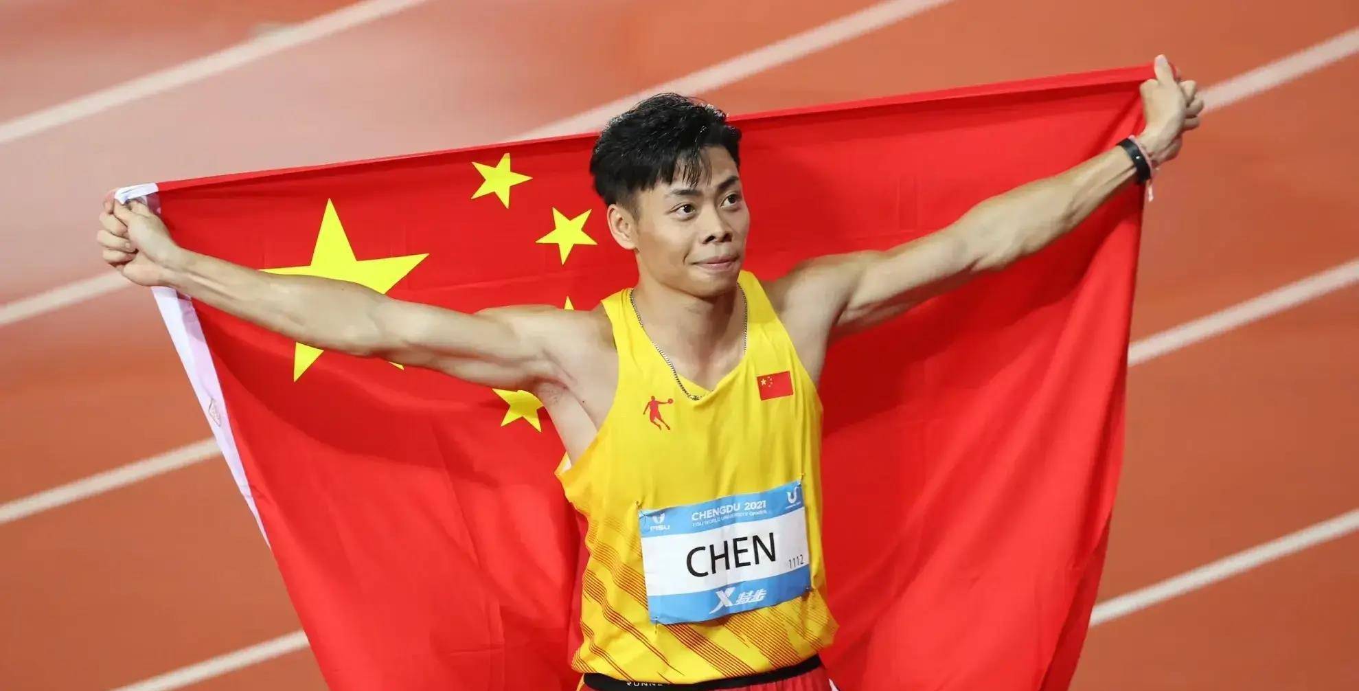 运动员在赛场上彰显实力和风采