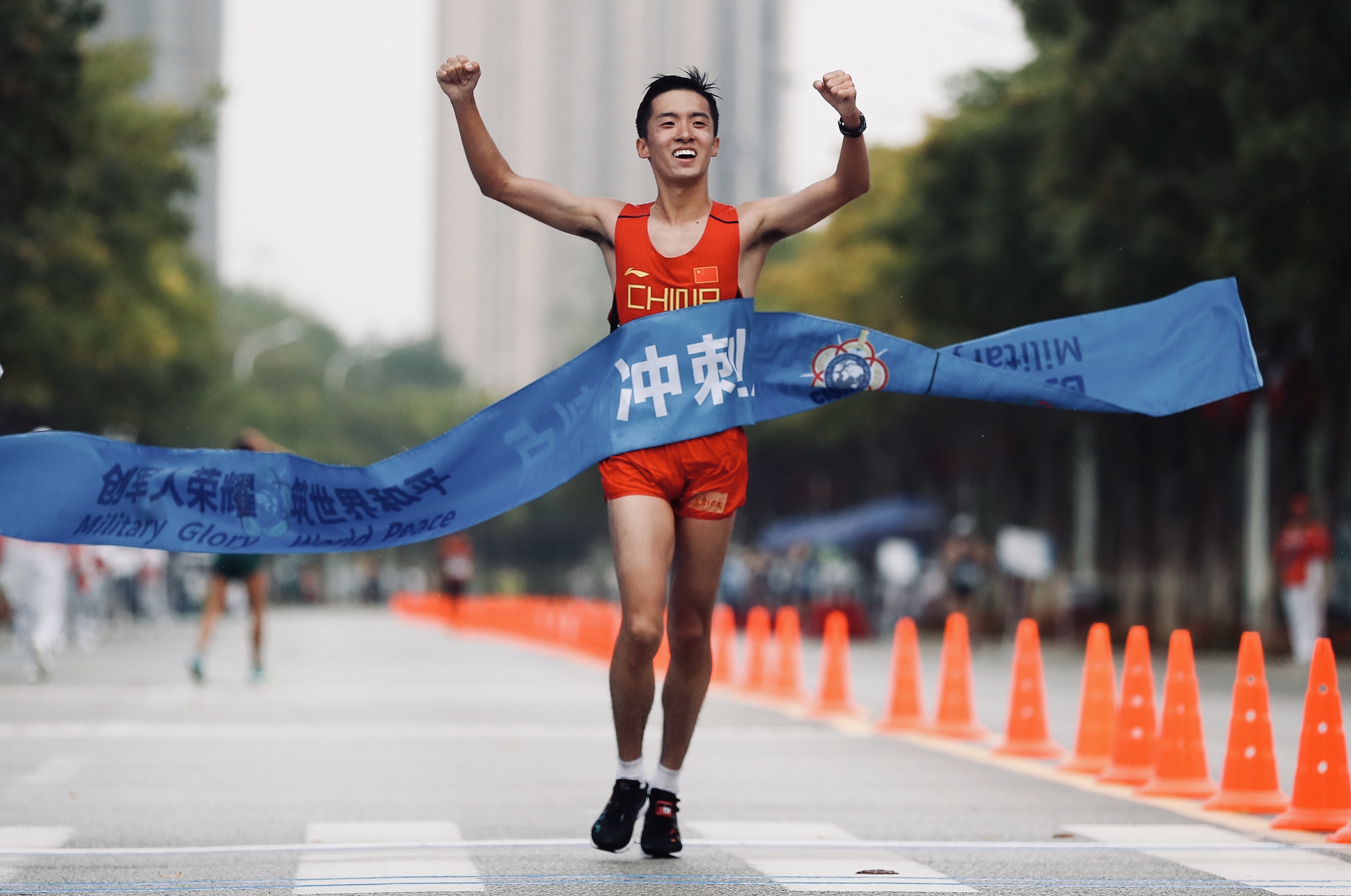 运动员在赛场上彰显实力和风采